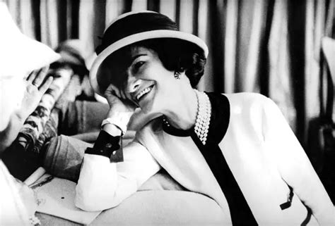 leven van coco chanel|Biografie van Coco Chanel, beroemde modeontwerper en executive.